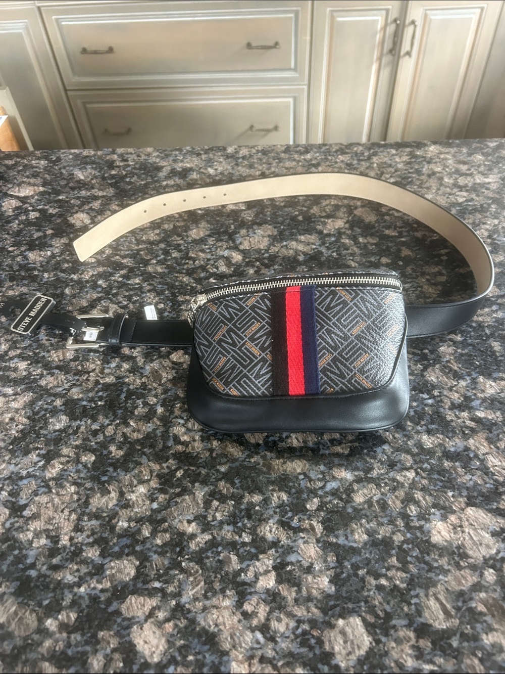 STEVE MADDEN LOGO BELT BAG SIZE M NWT